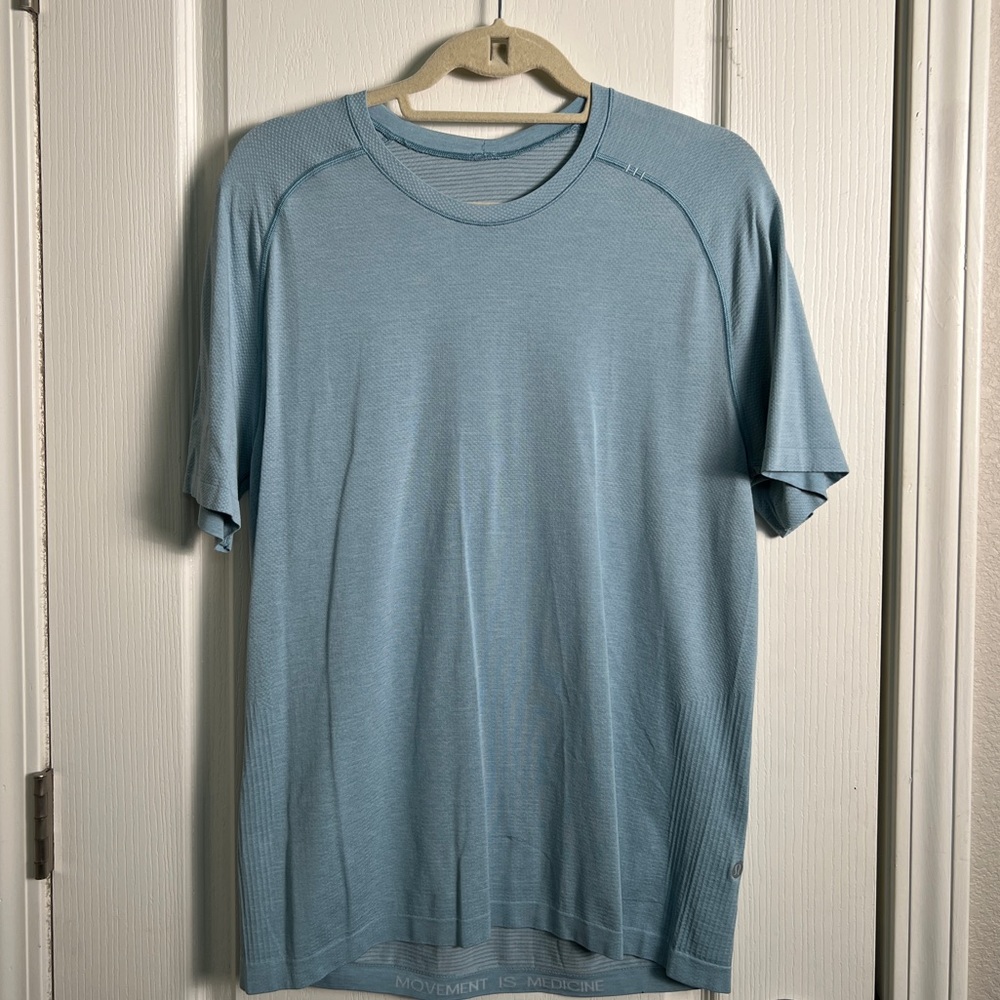 Lululemon light blue metal vent tech sz medium